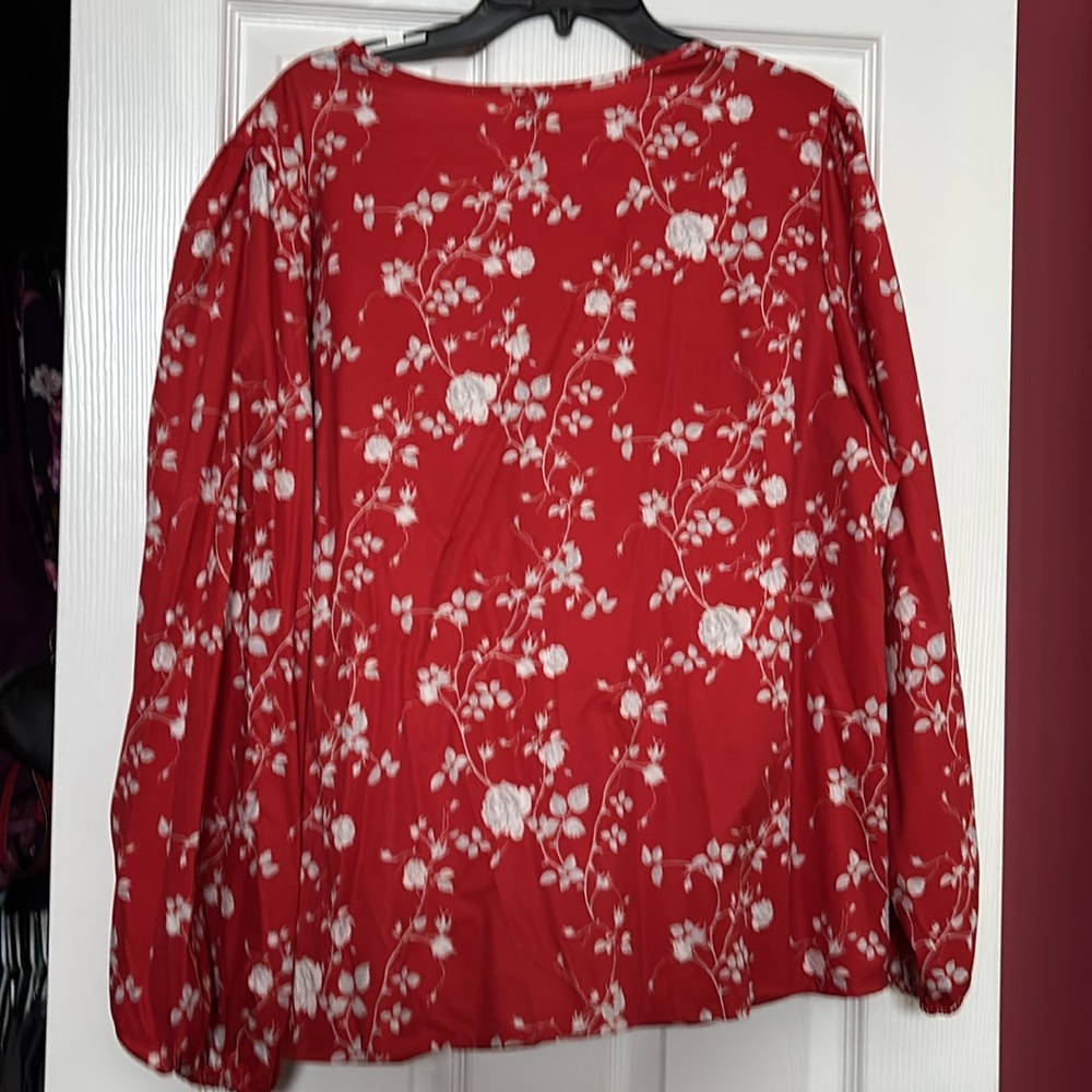 NWOT SHEIN Curve red Floral top with white flowers 2XL